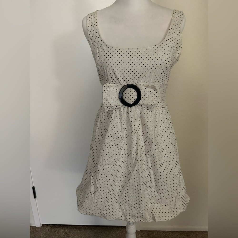 Sleeveless polka dot babydoll blouse